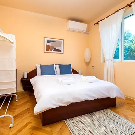 The Cozy 1-bedroom In By Flat Mаnager Apartman *